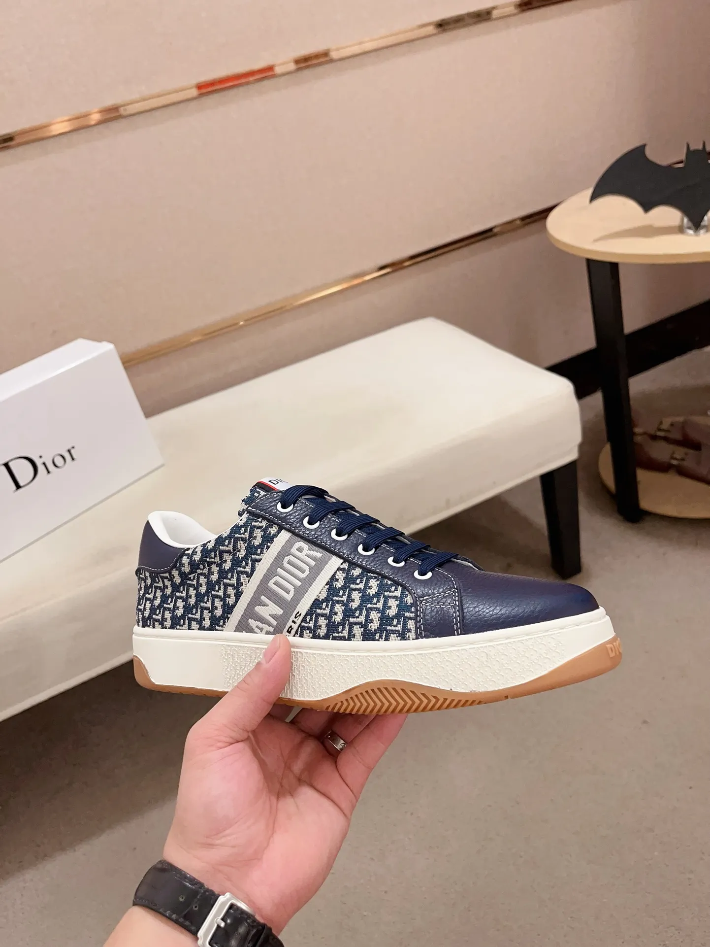 Factory price: 420💰[Dior·Dior] New casual sports style men's shoes, new spring and summer design, perfect workmanship, lace-up lazy style to create wardrobe quality, upper: imported first-layer cowhide, sheepskin lining is soft and comfortable, ultra-light TPU wear-resistant outsole, simple, versatile fashion men's shoes, excellent color code number 38--44. (Can be customized for 45 non-refundable)